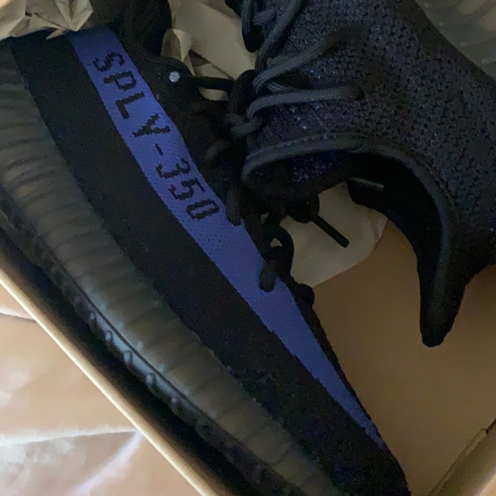 YEEZY 350 SIZE 8 BLUE /BLACK JUST DROP HOT PICK ONLY $$β€οΈππβ€οΈπππ₯°π€ - Picture 16 of 16